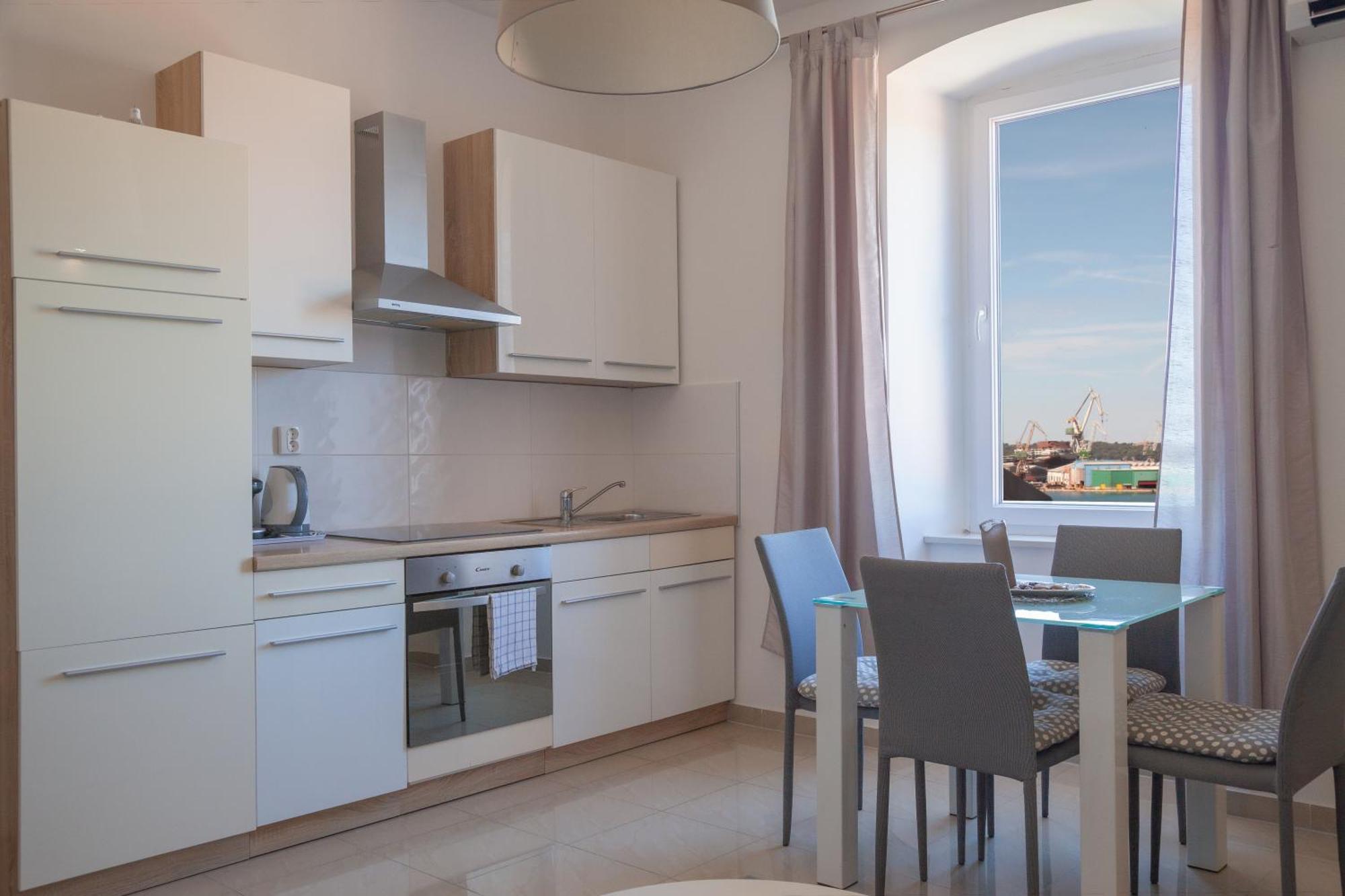 Captain Emo City Apartments Pula Exterior foto