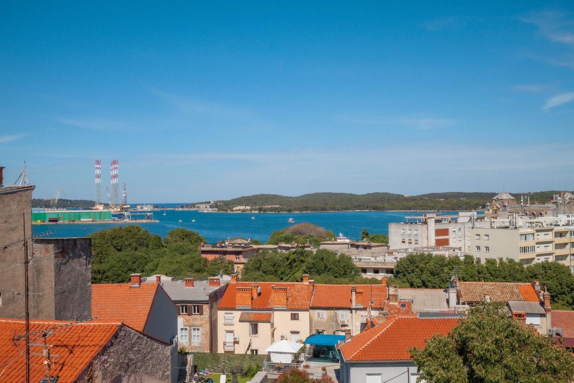 Captain Emo City Apartments Pula Exterior foto