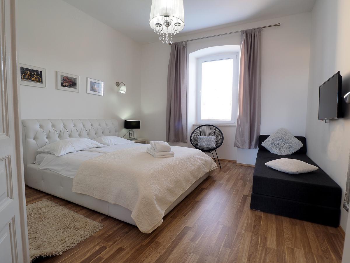 Captain Emo City Apartments Pula Exterior foto