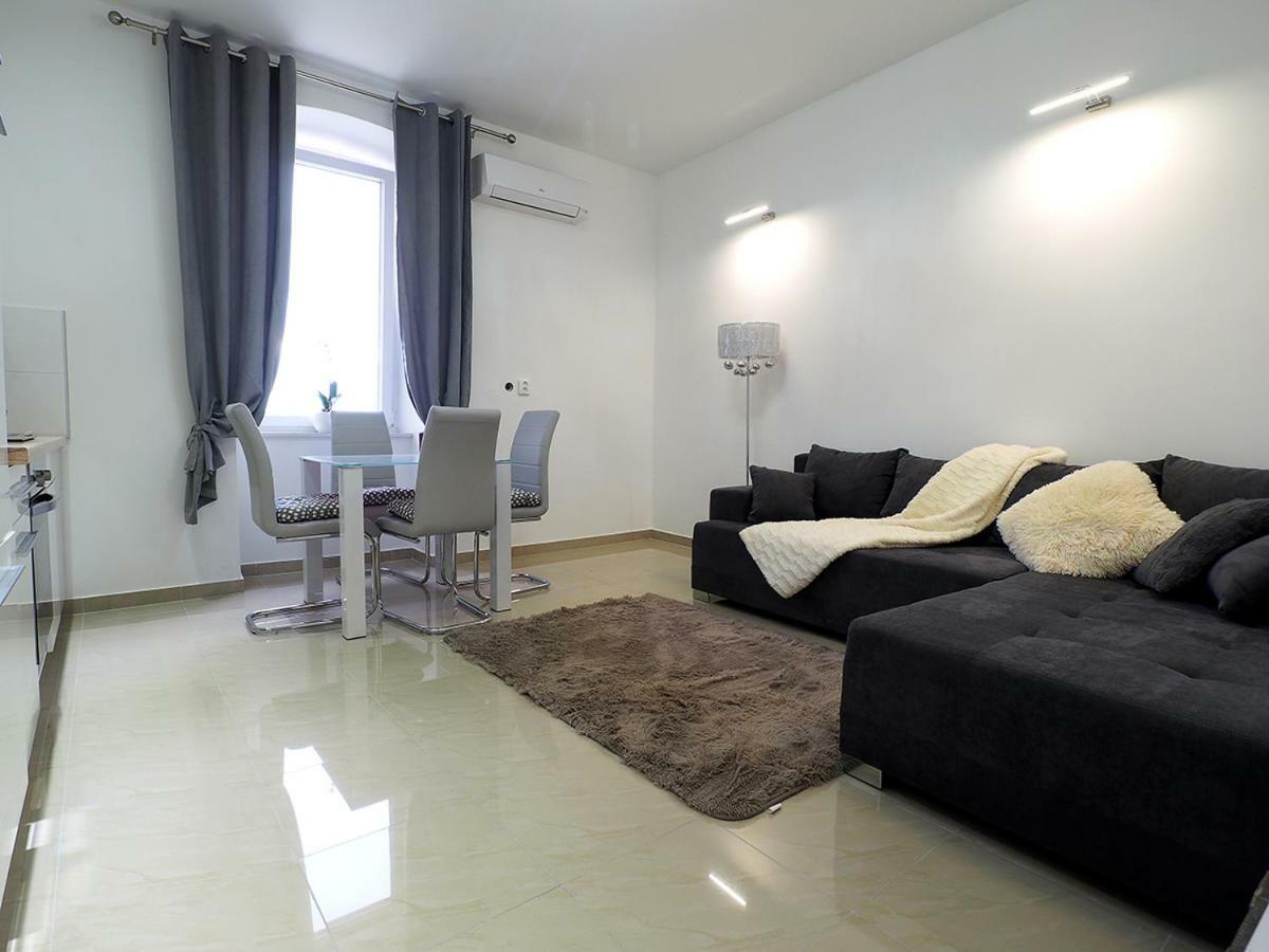 Captain Emo City Apartments Pula Exterior foto